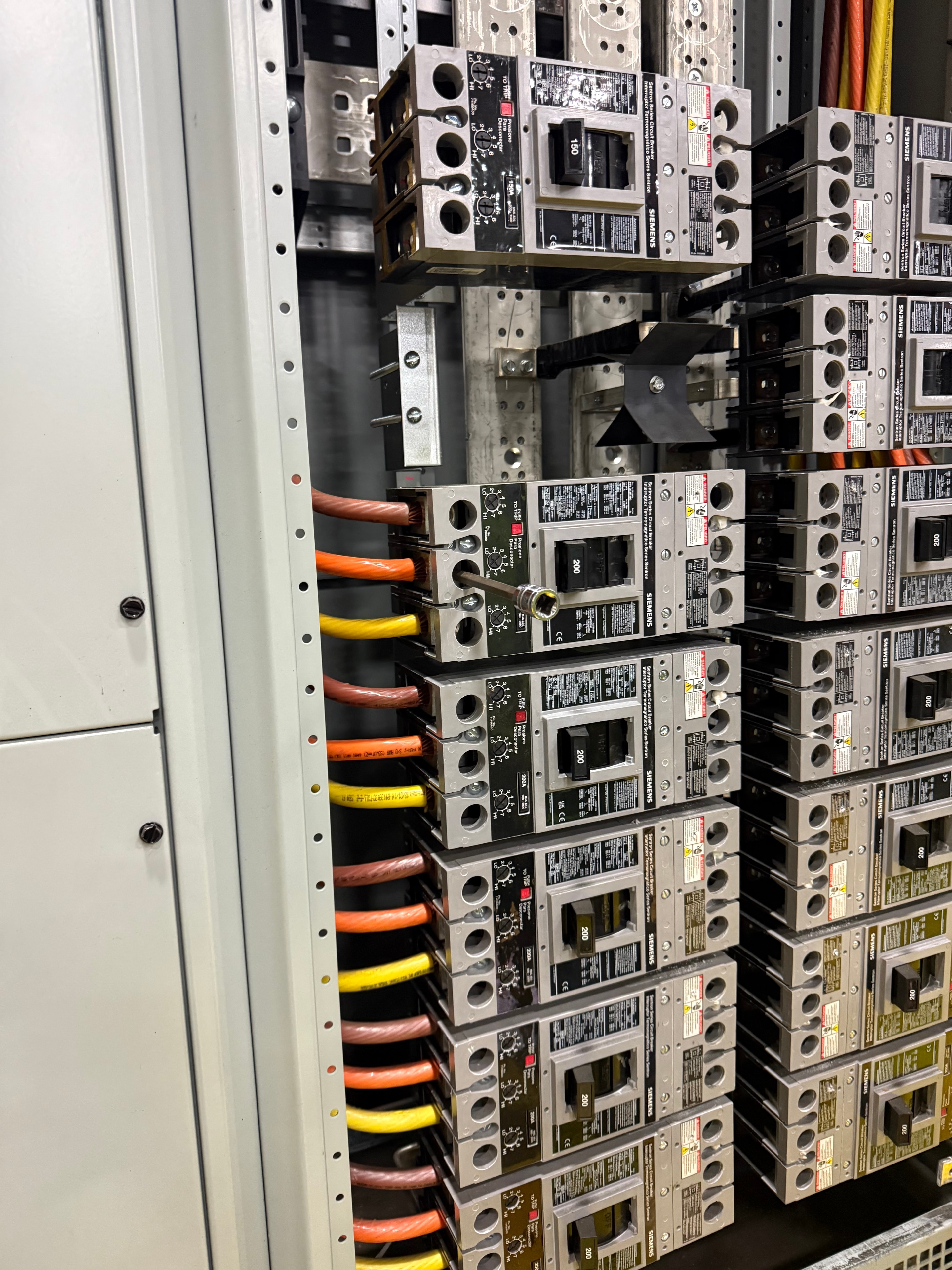 Industrial electrical switchgear factory